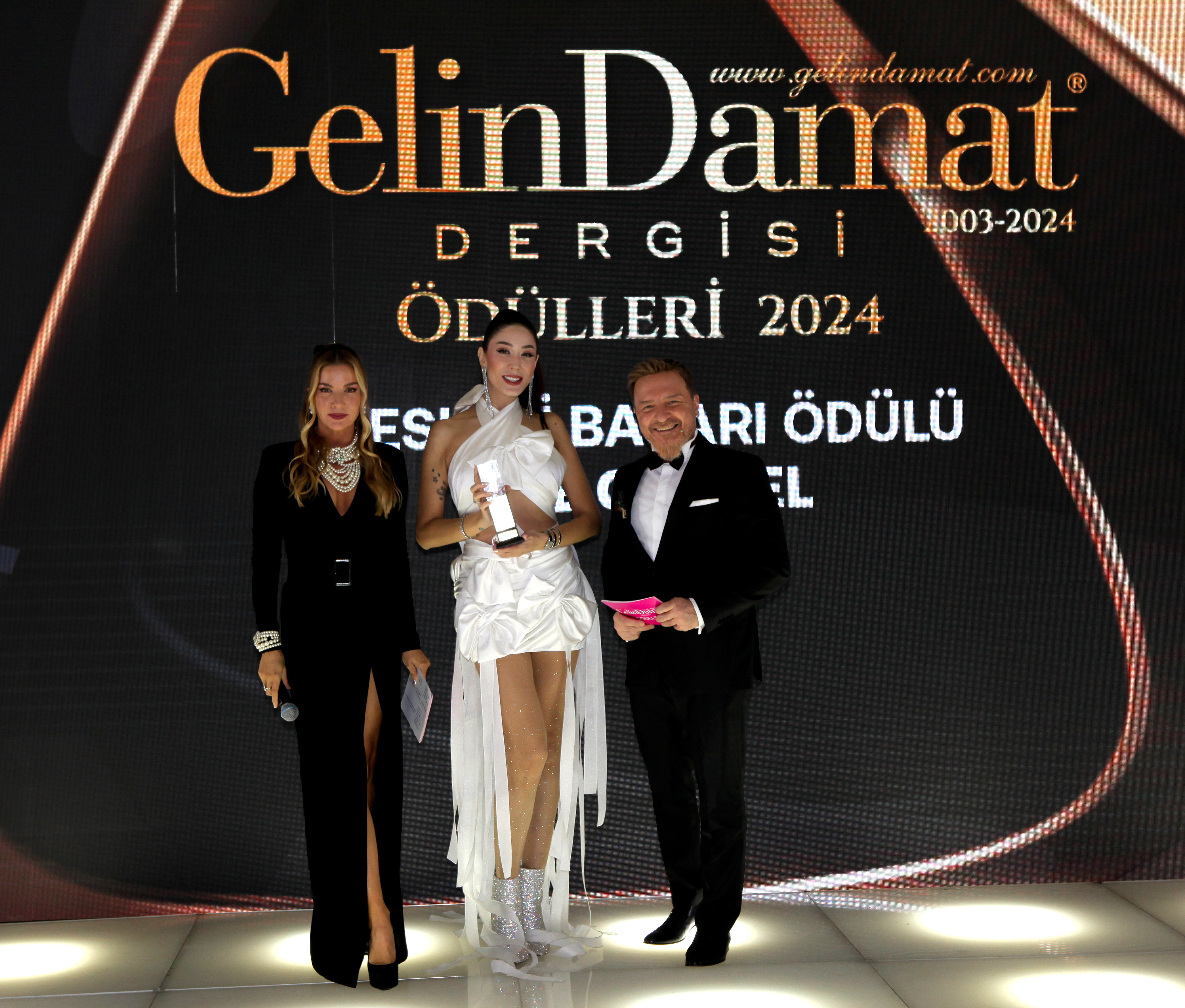 Ece%20G%c3%bcrsel%20-%20ivana%20%20-%20Burak_153735098 Gelin Damat Dergisi 2024 Ödülleri Sahiplerini Buldu